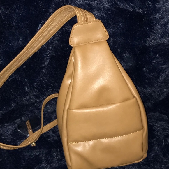 NWOT!!!! Tan/Camel Sling Backpack 🎒 - Picture 3 of 9